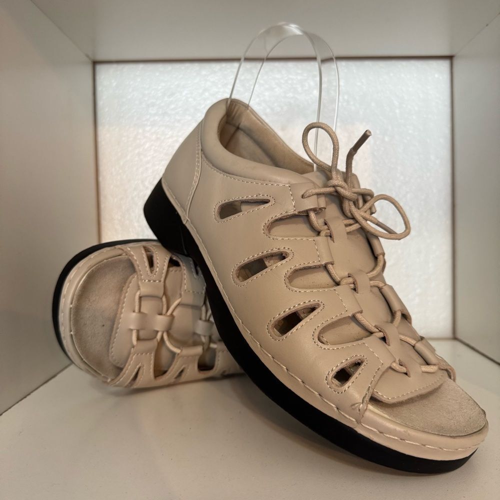 Propet Washable Leather Fisherman Sandals Beige Wide 2E Size 9 Comfort